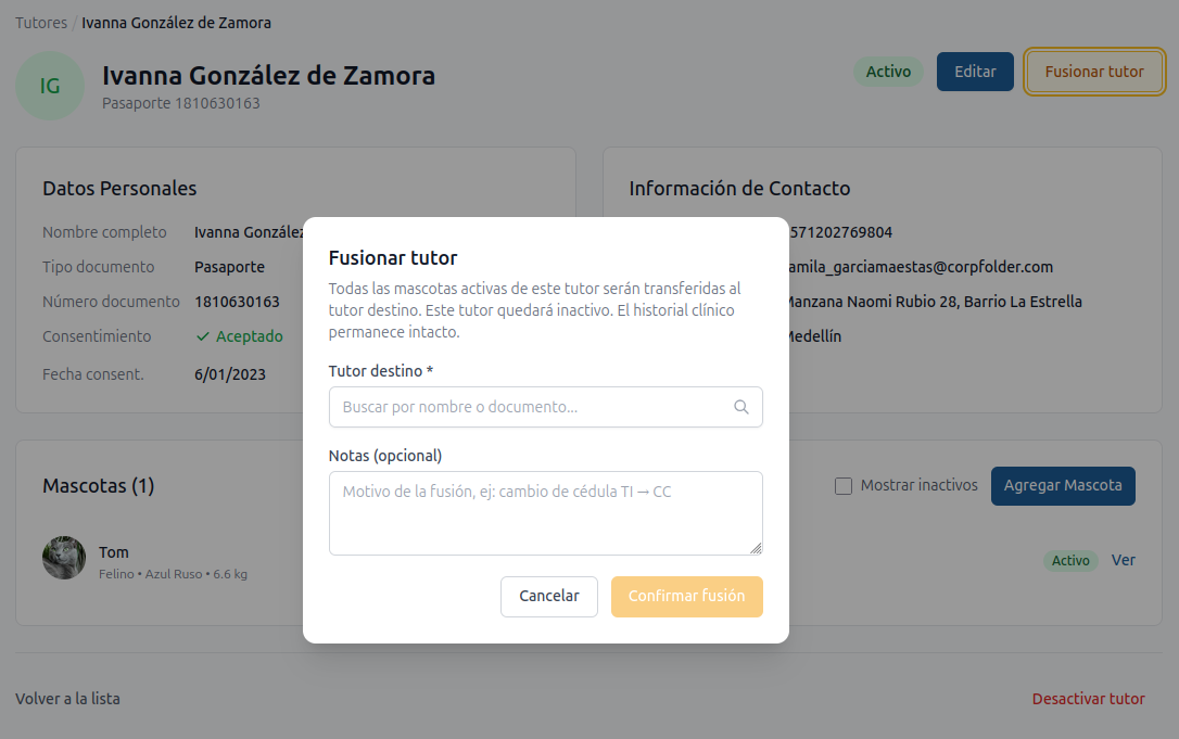 Modal de fusión de tutores — selección de tutor destino y campo de notas explicativas